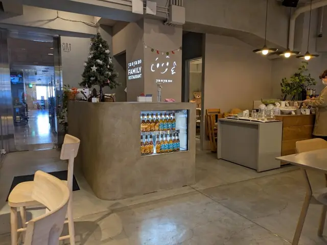 やおやのファミリーレストランのようす（3枚目）